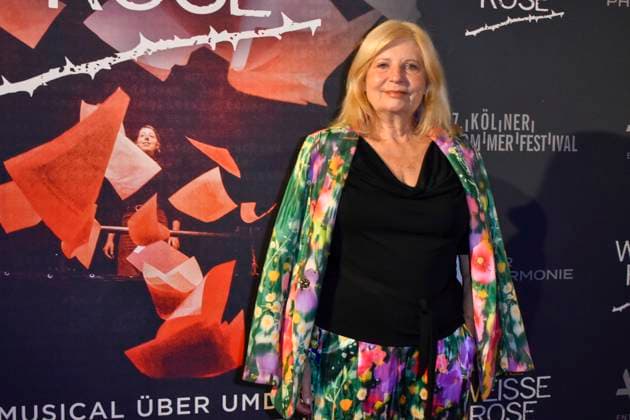 ABB SOMMERFESTIVAL- Sabine Postel Schauspielerin zu Gast auf dem roten Teppich bei der eroeffnungs Gala des 37.Koelner Sommerfestival mit dem Musical Die Weisse Rose in der Koelner Philharmonie am 28.07.2026 in Koeln Hamburg Deutschland *** ABB SUMMER FESTIVAL: Actress Sabine Postel walks the red carpet at the opening gala of the 37th Cologne Summer Festival, featuring the musical *Die Weisse Rose* at the Cologne Philharmonie on July 28, 2026, in Cologne, Hamburg, Germany