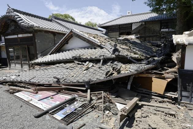 Aftermath of strong earthquake in Kumamoto Photo taken on July 29, 2026, shows a collapsed building in Yatsushiro, Kumamoto Prefecture, a day after a powerful earthquake struck the southwestern Japan prefecture and its vicinity.  A14AA0005624440P