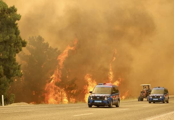 Firefighters battle wildfire in Mugla from air and ground MUGLA, TURKIYE - JULY 29: Fire crews and emergency vehicles operate along the Fethiye-Antalya highway as thick smoke from a forest fire reduces visibility in the Seydikemer district of Mugla, on July 29, 2026 in Mugla, Turkiye. Firefighting teams are battling the blaze from the air and on the ground. The highway was closed to traffic due to the fire and dense smoke affecting the area. Ali Riza Akkir Anadolu Mugla Turkey. Editorial use only. Please get in touch for any other usage.  Copyright: x2026xAnadoluxAlixRizaxAkkirx