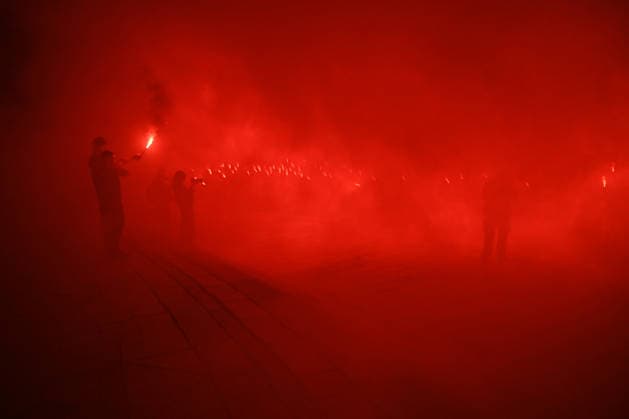 People hold burning flares in Maidan Nezalezhnosti Square during a commemorative ceremony marking the fourth anniversary of the Olenivka prison massacre, Kyiv, Ukraine, July 28, 2026. On the night of 28–29 July 2022, at least 53 Ukrainian prisoners of war were killed and more than 130 wounded in a Russian terrorist attack on the former Volnovakha Penal Colony No. 120 near the occupied settlement of Olenivka, Donetsk region, where defenders of Azovstal in Mariupol were being held. (Photo by Yevhen Kotenko Ukrinform) Kyiv remembers Olenivka prison massacre victims  Copyright: xYevhenxKotenkox