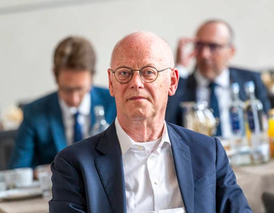 Rudolf Scharping EUR, Deutschland, Berlin: 29.07.2026: Rudolf Scharping Vorstand der Grand DÃ part Allemagne e.V. - dieser hat zum 30. Juni 2026 seine offizielle Bewerbung für den Start der Tour de France 2029 eingereicht. Gemeinsam mit den Ländern Berlin, Sachsen, Sachsen-Anhalt und Thüringen wurde ein sogenanntes Bidbook erstellt und an die A.S.O., die Veranstalterin der Tour de France, übergeben. *** Rudolf Scharping, EUR, Germany, Berlin, July 29, 2026. Rudolf Scharping, Chairman of the Board of Grand DÃ part Allemagne e.V., submitted his official bid for the start of the 2029 Tour de France on June 30, 2026. Together with the states of Berlin, Saxony, Saxony-Anhalt, and Thuringia, a so-called bid book was prepared and submitted t