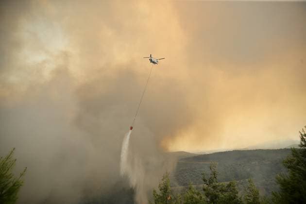 Firefighters battle wildfire in Mugla from air and ground MUGLA, TURKIYE - JULY 29 : Fire extinguishing efforts continue both from the air and land to contain a wildfire in the Seydikemer district of Mugla, Turkiye on July 29, 2026. Ali Riza Akkir Anadolu Mugla Turkey. Editorial use only. Please get in touch for any other usage.  Copyright: x2026xAnadoluxAlixRizaxAkkirx