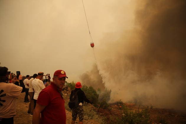 Firefighters battle wildfire in Mugla from air and ground MUGLA, TURKIYE - JULY 29: Firefighters respond from the air and ground to a forest fire in the Seydikemer district of Mugla, Turkiye on July 29, 2026. The fire, which started in an agricultural area in the Bayir neighborhood, spread to the nearby forest driven by strong winds. Fatih Hepokur Anadolu Mugla Turkey. Editorial use only. Please get in touch for any other usage.  Copyright: x2026xAnadoluxFatihxHepokurx