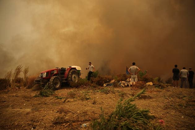 Firefighters battle wildfire in Mugla from air and ground MUGLA, TURKIYE - JULY 29: Firefighters respond from the air and ground to a forest fire in the Seydikemer district of Mugla, Turkiye on July 29, 2026. The fire, which started in an agricultural area in the Bayir neighborhood, spread to the nearby forest driven by strong winds. Fatih Hepokur Anadolu Mugla Turkey. Editorial use only. Please get in touch for any other usage.  Copyright: x2026xAnadoluxFatihxHepokurx