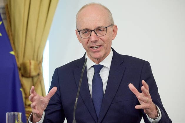- Wien 29.07.2026 - Stocker - Frieden - Heute traf der österreichische Bundeskanzler im Bundeskanzleramt mit dem Premierminister von Luxemburg Luc Frieden zu einem Arbeitsgespräch zusammen. Anschliessend gab es eine Pressekonferenz. PHOTO: der luxemburgische Premier Luc Frieden während der Pressekonferenz im Bundeskanzleramt. Vienna (AUSTRIA) - Today, the Austrian Federal Chancellor, met with the Prime Minister of Luxembourg, Luc Frieden, at the Federal Chancellery for a working meeting. OVP, Oevp, government, PK, talks, EU, UE, Europe, Europa, Luxembourg, Treffen Bundeskanzler - Premierminister Frieden Luxemburg *** Vienna, July 29, 2026 Stocker Frieden Today, the Austrian Federal Chancellor met with Luxembourg’s Prime Minister L 