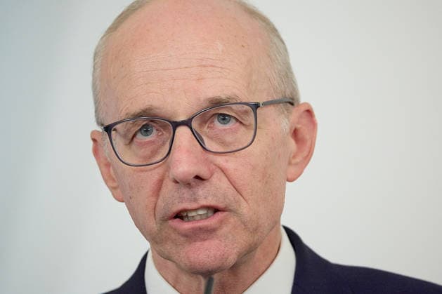 - Wien 29.07.2026 - Stocker - Frieden - Heute traf der österreichische Bundeskanzler im Bundeskanzleramt mit dem Premierminister von Luxemburg Luc Frieden zu einem Arbeitsgespräch zusammen. Anschliessend gab es eine Pressekonferenz. PHOTO: der luxemburgische Premier Luc Frieden während der Pressekonferenz im Bundeskanzleramt. Vienna (AUSTRIA) - Today, the Austrian Federal Chancellor, met with the Prime Minister of Luxembourg, Luc Frieden, at the Federal Chancellery for a working meeting. OVP, Oevp, government, PK, talks, EU, UE, Europe, Europa, Luxembourg, Treffen Bundeskanzler - Premierminister Frieden Luxemburg *** Vienna, July 29, 2026 Stocker Frieden Today, the Austrian Federal Chancellor met with Luxembourg’s Prime Minister L 