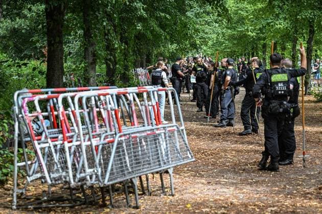 Anschag in Berlin- Polizei sucht weiter nach Beweismitteln ** NUR FÜR REDAKTIONELLE ZWECKE ** EDITORIAL USE ONLY **<p>Anschag in Berlin- Polizei sucht weiter im Tiergarten nach Beweismitteln, fotografiert am 29.07.2026 in Berlin. Berlin Berlin Berlin Copyright: MaurizioxGambarini *** Anschag in Berlin: Police Continue Search for Evidence ** FOR EDITORIAL USE ONLY ** EDITORIAL USE ONLY ** p Police continue to search for evidence in the Tiergarten in Berlin, photographed on July 29, 2026, in Berlin Berlin Berlin Berlin Copyright MaurizioxGambarini Copyright: MaurizioxGambarini doc86xcmrcbxtjdru4616wa ,EDITORIAL USE ONLY