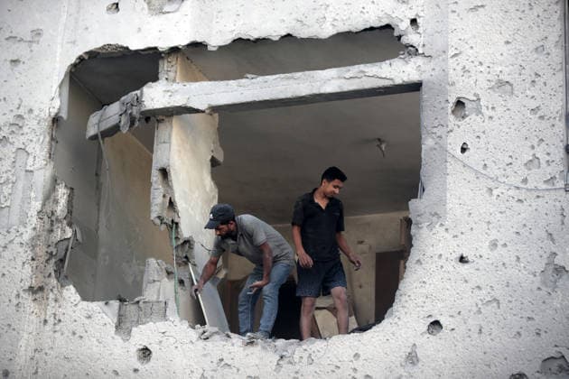 Aftermath of Israeli Airstrike In Gaza A Palestinian inspects his home following an Israeli airstrike on Al-Muttaqin Mosque in Gaza City, on July 29, 2026. Gaza remains subject to daily violence, with both the Israeli military and Hamas accusing one another of violating the truce in effect since October 10. The war flattened swathes of the territory, displaced most of the population at least once, and left hundreds of thousands of people living in tents and temporary shelters. Gaza Palestine  Copyright: xMajdixFathix originalFilename: fathi-notitle260728_np8fJ.jpg
