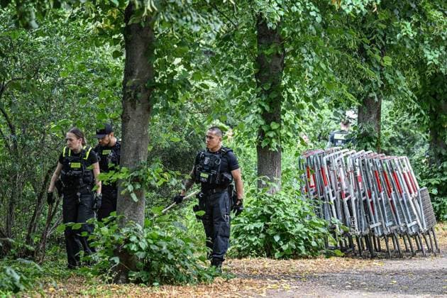 Anschag in Berlin- Polizei sucht weiter nach Beweismitteln ** NUR FÜR REDAKTIONELLE ZWECKE ** EDITORIAL USE ONLY **<p>Anschag in Berlin- Polizei sucht weiter im Tiergarten nach Beweismitteln, fotografiert am 29.07.2026 in Berlin. Berlin Berlin Berlin Copyright: MaurizioxGambarini *** Anschag in Berlin: Police Continue Search for Evidence ** FOR EDITORIAL USE ONLY ** EDITORIAL USE ONLY ** p Police continue to search for evidence in the Tiergarten in Berlin, photographed on July 29, 2026, in Berlin Berlin Berlin Berlin Copyright MaurizioxGambarini Copyright: MaurizioxGambarini doc86xcqfj2i9h107n0ivwo ,EDITORIAL USE ONLY