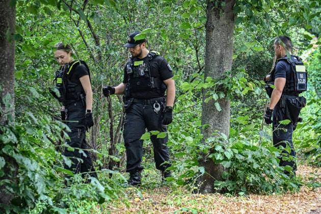 Anschag in Berlin- Polizei sucht weiter nach Beweismitteln ** NUR FÜR REDAKTIONELLE ZWECKE ** EDITORIAL USE ONLY **<p>Anschag in Berlin- Polizei sucht weiter im Tiergarten nach Beweismitteln, fotografiert am 29.07.2026 in Berlin. Berlin Berlin Berlin Copyright: MaurizioxGambarini *** Anschag in Berlin: Police Continue Search for Evidence ** FOR EDITORIAL USE ONLY ** EDITORIAL USE ONLY ** p Police continue to search for evidence in the Tiergarten in Berlin, photographed on July 29, 2026, in Berlin Berlin Berlin Berlin Copyright MaurizioxGambarini Copyright: MaurizioxGambarini doc86xcqfuswhf2i69h1597 ,EDITORIAL USE ONLY