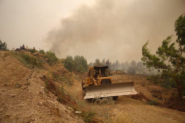 Firefighting efforts continue to contain forest fire in Turkiye s Mugla MUGLA, TURKIYE - JULY 29: Firefighting efforts continue by air and land to contain a forest fire that broke out in Seydikemer district of Mugla, Turkiye, on July 29, 2026. Fatih Hepokur Anadolu Mugla Turkey. Editorial use only. Please get in touch for any other usage.  Copyright: x2026xAnadoluxFatihxHepokurx