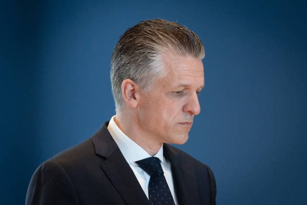 Bundespräsident händigt Entlassungs- und Ernennungsurkunden aus Berlin, Amtssitz am Spreebogen, Bundespräsident Frank-Walter Steinmeier händigt Entlassungs- und Ernennungsurkunden aus Kanzleramtsminister, Entlassung, Thorsten Frei Berlin Berlin GER *** Federal President Presents Letters of Dismissal and Appointment Berlin, Official Residence at Spreebogen, Federal President Frank-Walter Steinmeier Presents Letters of Dismissal and Appointment Minister of the Federal Chancellery, Dismissal, Thorsten Frei Berlin Berlin GER