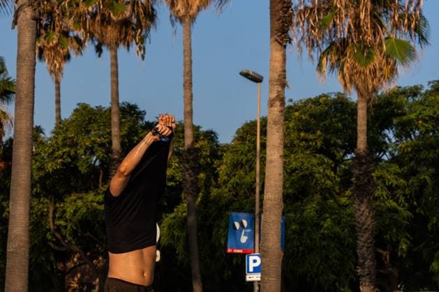 Heatwave Alerts Issued Across Spain BARCELONA, SPAIN JULY 29, 2026: People are seen on Barceloneta Beach and its seafront promenade in Barcelona, Spain, on the first day of Catalonia s fourth heatwave of the season. Authorities issued high-temperature alerts across the region, urging residents and visitors to take precautions as extreme heat is forecast to persist throughout the week. Barcelona Spain Copyright: x xMarcxAsensioxClupesx xJNAxPressx