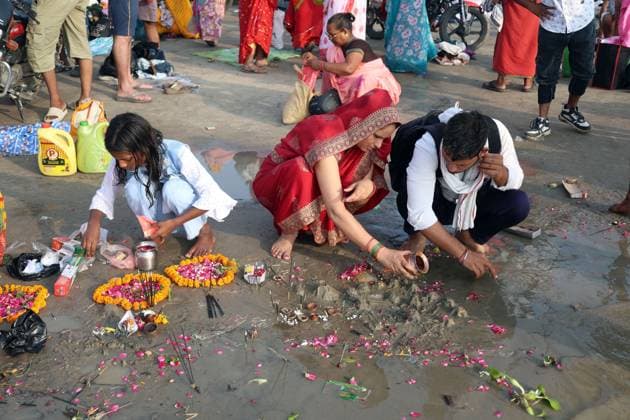 Hindu Devotees Mark Guru Purnima with Ritual Bathing in Prayagraj PRAYAGRAJ, INDIA JULY 29, 2026: Hindu devotees take a holy dip at the Sangam, the confluence of the Ganges, Yamuna and the mythical Saraswati rivers, during the Guru Purnima festival in Prayagraj, India. Guru Purnima is observed by Hindus, Buddhists and Jains to honor spiritual teachers and marks a day of prayer, ritual bathing and religious gatherings. Prayagraj India Copyright: x xJitendraxPrakashx xJNAxPressx