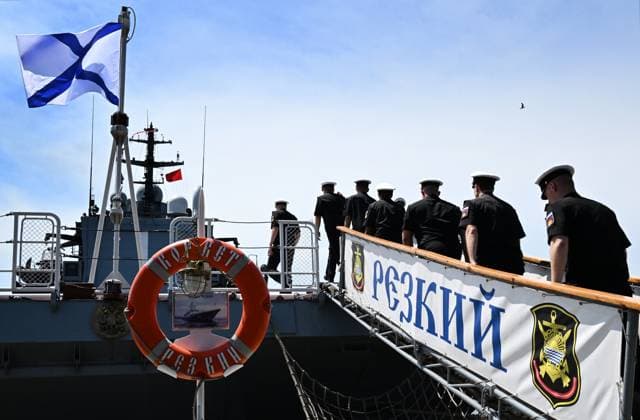 Russia China Naval Drills 9213434 29.07.2026 Crew members of the Rezky corvette come aboard during a ceremony welcoming Russian and Chinese navy ships after joint patrols in the Pacific Ocean upon arrival at the port of Vladivostok, Russia. On July 28, the Russian and Chinese navies completed their sixth joint patrol in the Pacific Ocean, a mission that lasted two weeks. Vitaliy Ankov Sputnik Vladivostok Russia  Copyright: xVitaliyxAnkovx