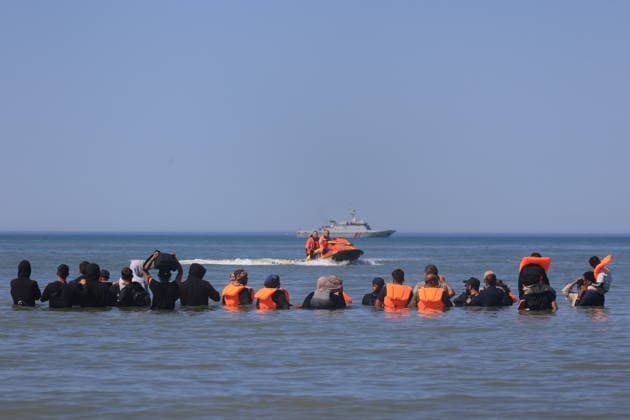 Migrants rescued from water during English Channel crossing attempt in France HARDELOT, FRANCE - JULY 29: Migrants are rescued from the water after attempting to cross the English Channel aboard an inflatable boat at Hardelot-Plage in northern France on July 29, 2026. Marcin Nowak Anadolu Hardelot France. Editorial use only. Please get in touch for any other usage.  Copyright: x2026xAnadoluxMarcinxNowakx