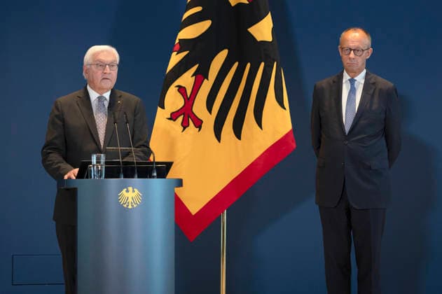 Frank-Walter Steinmeier und Friedrich Merz bei der Aushändigung von Entlassungs- und Ernennungsurkunden durch den Bundespräsidenten im Amtssitz am Spreebogen. Berlin, 29.07.2026 *** Frank Walter Steinmeier and Friedrich Merz at the presentation of letters of dismissal and appointment by the Federal President at his official residence on the Spreebogen in Berlin, July 29, 2026 Foto:xB.xElmenthalerx xFuturexImagex ministerernennung_6710