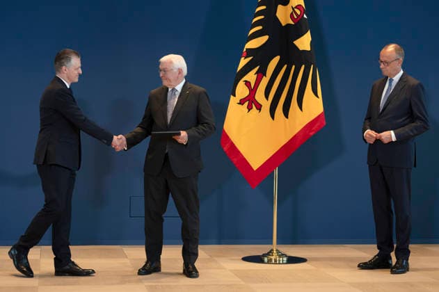 Thorsten Frei, Frank-Walter Steinmeier und Friedrich Merz bei der Aushändigung von Entlassungs- und Ernennungsurkunden durch den Bundespräsidenten im Amtssitz am Spreebogen. Berlin, 29.07.2026 *** Thorsten Frei, Frank Walter Steinmeier, and Friedrich Merz at the presentation of letters of dismissal and appointment by the Federal President at his official residence on the Spreebogen in Berlin, July 29, 2026 Foto:xB.xElmenthalerx xFuturexImagex ministerernennung_6719