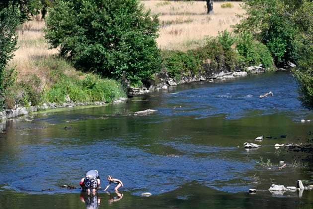 Drought alert in Wallonia (Lesse) HOUYET, BELGIUM - JULY 29 : Drought alert in Wallonia : low level of the river Lesse on July 29, 2026 in Houyet, Belgium, 29 07 2026 Houyet Belgium  Copyright: xDidierxLebrunx