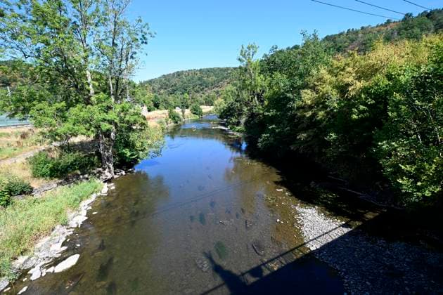 Drought alert in Wallonia (Lesse) HOUYET, BELGIUM - JULY 29 : Drought alert in Wallonia : low level of the river Lesse on July 29, 2026 in Houyet, Belgium, 29 07 2026 Houyet Belgium  Copyright: xDidierxLebrunx