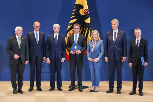 Berlin, Deutschland, 29.07.2026: Amtssitz am Spreebogen: Entlassung und Ernennung von Ministern durch den Bundespräsidenten: L-R: Frank-Walter Steinmeier, Friedrich Merz, Steffen Bilger, Carsten Linnemann, Nina Warken, Patrick Schnieder, Thorsten Frei *** Berlin, Germany, July 29, 2026 Official Residence at Spreebogen Dismissal and Appointment of Ministers by the Federal President L R Frank Walter Steinmeier, Friedrich Merz, Steffen Bilger, Carsten Linnemann, Nina Warken, Patrick Schnieder, Thorsten Frei Copyright: xdtsxNachrichtenagenturx dts_128853