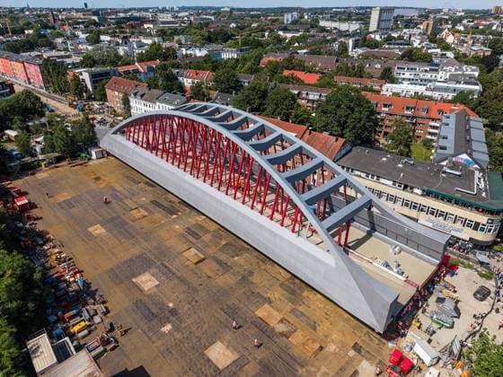 Transport der neuen Sternbrücke am Mittwoch, den 29.07.2026 ** NUR FÜR REDAKTIONELLE ZWECKE ** EDITORIAL USE ONLY **<p>Transport der neuen Sternbrücke am Mittwoch, den 29.07.2026 Drohnenfoto Drohnenbild Drohnenaufnahme< p> Kultur, Kunst, Unterhaltung Hamburg Copyright: AndrexBruns *** Transport of the new Sternbrücke on Wednesday, July 29, 2026 ** FOR EDITORIAL PURPOSES ONLY ** EDITORIAL USE ONLY ** p Transport of the new Sternbrücke on Wednesday, July 29, 2026 Drone photo Drone image Drone shot p Culture, Art, Entertainment Hamburg Copyright AndrexBruns Copyright: AndrexBruns doc86xesfr460914lk9h1g2y ,EDITORIAL USE ONLY