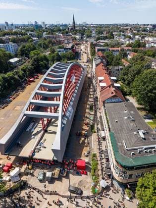 Transport der neuen Sternbrücke am Mittwoch, den 29.07.2026 ** NUR FÜR REDAKTIONELLE ZWECKE ** EDITORIAL USE ONLY **<p>Transport der neuen Sternbrücke am Mittwoch, den 29.07.2026 Drohnenfoto Drohnenbild Drohnenaufnahme< p> Kultur, Kunst, Unterhaltung Hamburg Copyright: AndrexBruns *** Transport of the new Sternbrücke on Wednesday, July 29, 2026 ** FOR EDITORIAL PURPOSES ONLY ** EDITORIAL USE ONLY ** p Transport of the new Sternbrücke on Wednesday, July 29, 2026 Drone photo Drone image Drone shot p Culture, Art, Entertainment Hamburg Copyright AndrexBruns Copyright: AndrexBruns doc86xes901okl125h8mvxb ,EDITORIAL USE ONLY