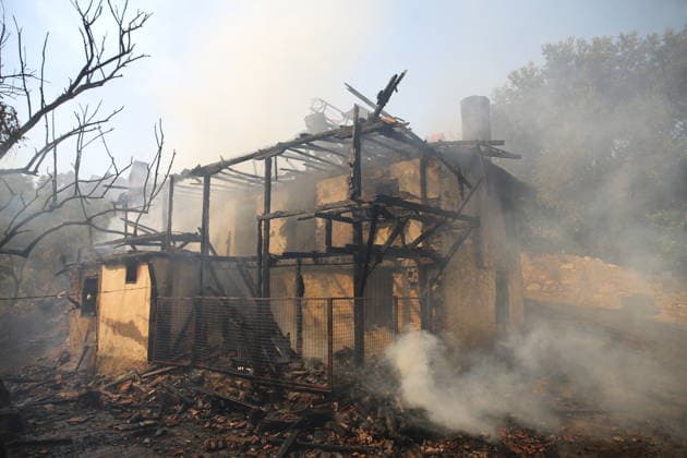 Firefighting efforts continue in Turkiye s Mugla MUGLA, TURKIYE - JULY 29: Firefighters battle the wildfire with ground and aerial operations in Seydikemer district of Mugla, Turkiye on July 29, 2026. Fatih Hepokur Anadolu Mugla Turkey. Editorial use only. Please get in touch for any other usage.  Copyright: x2026xAnadoluxFatihxHepokurx