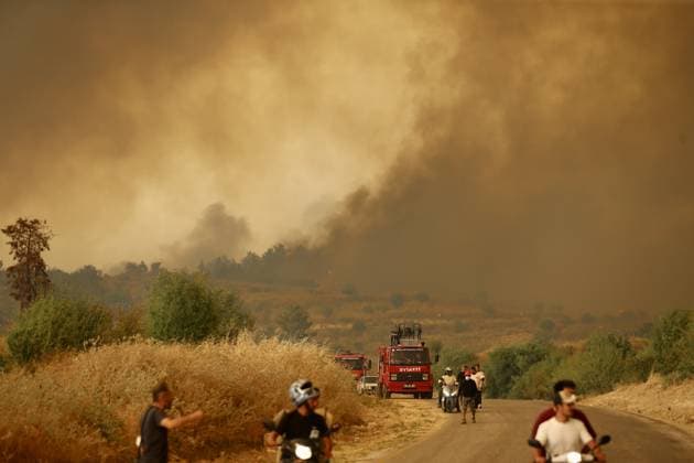 Firefighting efforts continue in Turkiye s Mugla MUGLA, TURKIYE - JULY 29: Firefighters battle the wildfire with ground and aerial operations in Seydikemer district of Mugla, Turkiye on July 29, 2026. Ali Riza Akkir Anadolu Mugla Turkey. Editorial use only. Please get in touch for any other usage.  Copyright: x2026xAnadoluxAlixRizaxAkkirx