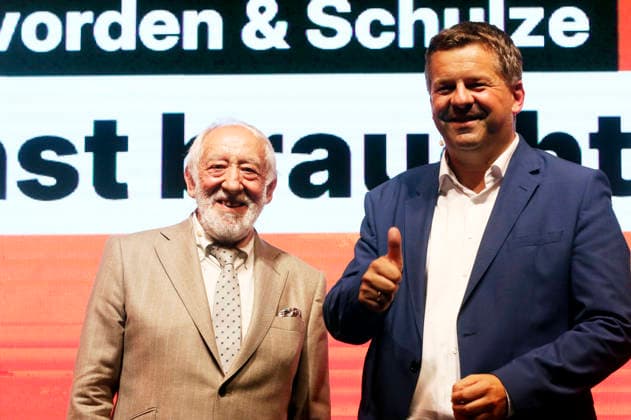 Dieter Hallervorden und Sven Schulze beim Auftakt der Gesprächsreihe Kunst braucht Freiheit im Capitol. Halle (Saale), 28.07.2026 *** Dieter Hallervorden and Sven Schulze at the kickoff of the Art Needs Freedom lecture series at the Capitol Halle Saale, July 28, 2026 Foto:xAgenturxWehnertx xGränzdörferx xFuturexImagex hallervorden_schulze_6767