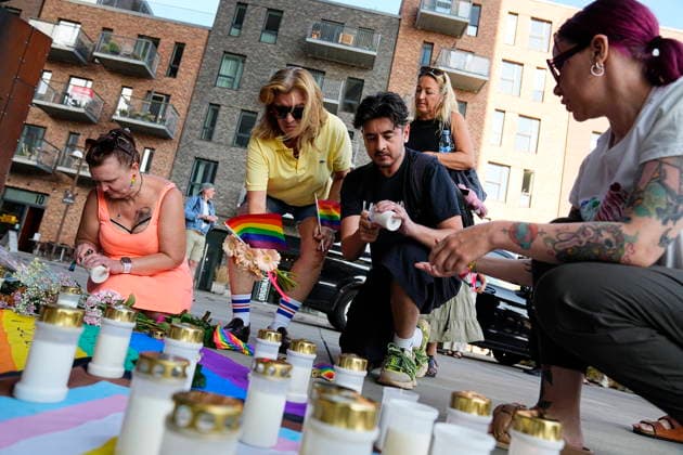 DENMARK Flowers laid at the German embassy Flowers and candles are laid at the German embassy in Copenhagen on Wednesday, July 28, 2026 in support and memorial for the victims of CSD (Christopher Street Day) Berlin Pride and their relatives. On Saturday, a man drove a van into a crowd during a pride event in Berlin where a woman was killed and at least 29 were injured. , Copenhagen Denmark *** DENMARK Flowers laid at the German Embassy Flowers and candles were laid at the German Embassy in Copenhagen on Wednesday, July 28, 2026, in support of and in memory of the victims of CSD (Christopher Street Day) Berlin Pride and their relatives. On Saturday, a man drove a van into a crowd during a Pride event in Berlin, killing one woman and injuri  Copyright: ThomasxTraasdahlx spdk20260729-172149-L