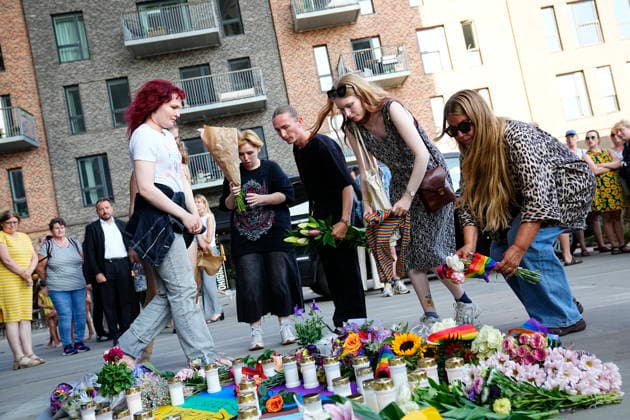 DENMARK Flowers laid at the German embassy Flowers and candles are laid at the German embassy in Copenhagen on Wednesday, July 28, 2026 in support and memorial for the victims of CSD (Christopher Street Day) Berlin Pride and their relatives. On Saturday, a man drove a van into a crowd during a pride event in Berlin where a woman was killed and at least 29 were injured. , Copenhagen Denmark *** DENMARK Flowers laid at the German Embassy Flowers and candles were laid at the German Embassy in Copenhagen on Wednesday, July 28, 2026, in support of and in memory of the victims of CSD (Christopher Street Day) Berlin Pride and their relatives. On Saturday, a man drove a van into a crowd during a Pride event in Berlin, killing one woman and injuri  Copyright: ThomasxTraasdahlx spdk20260729-172834-L