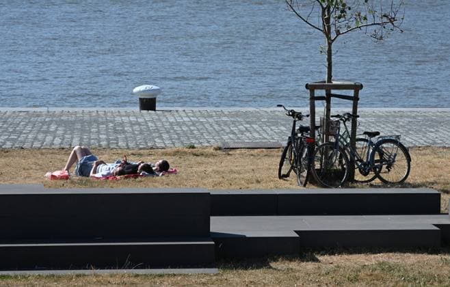 Illustration Of A Heathwave In Belgium 29 07 2026 ANTWERPEN, BELGIUM - JULY 29 : Illustration of hot sunny weather in the city on July 29, 2026 in Antwerpen, Belgium, 29 07 2026 Antwerpen Belgium  Copyright: xBertxVanxDenxBrouckex