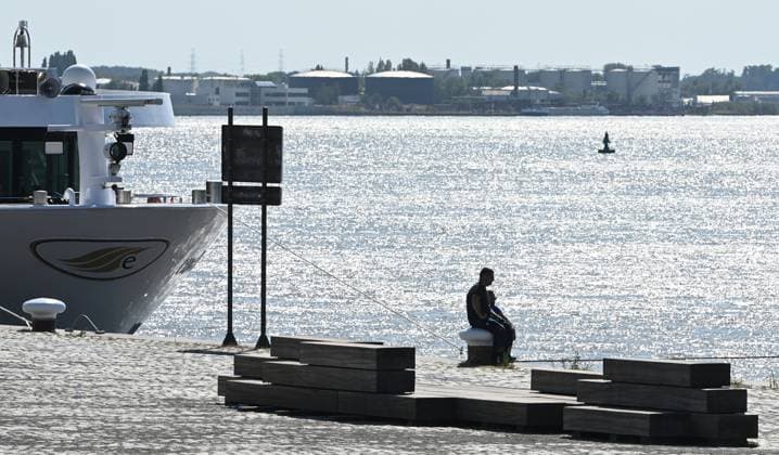 Illustration Of A Heathwave In Belgium 29 07 2026 ANTWERPEN, BELGIUM - JULY 29 : Illustration of hot sunny weather in the city on July 29, 2026 in Antwerpen, Belgium, 29 07 2026 Antwerpen Belgium  Copyright: xBertxVanxDenxBrouckex