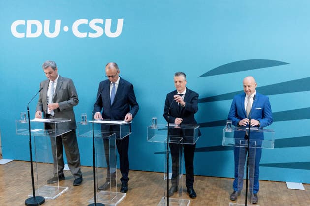 Pressestatement, Sondersitzung, CDU CSU-Bundestagsfraktion Bundestag, Jakob-Kaiser-Haus, Pressestatement, Sondersitzung, CDU CSU-Bundestagsfraktion, Bundeskanzler, Friedrich Merz, Fraktionsvorsitzender, Thorsten Frei,Alexander Hoffmann, Markus Söder, Ministerpräsident, Bayern Berlin Berlin GER *** Press Statement, Special Session, CDU CSU Parliamentary Group in the Bundestag, Jakob Kaiser House, Press Statement, Special Session, CDU CSU Parliamentary Group in the Bundestag, Federal Chancellor, Friedrich Merz, Parliamentary Group Chair, Thorsten Frei, Alexander Hoffmann, Markus Söder, Minister-President, Bavaria, Berlin, Berlin, GER
