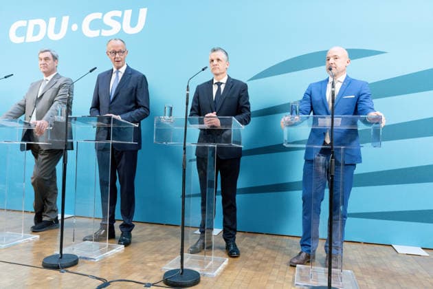 Pressestatement, Sondersitzung, CDU CSU-Bundestagsfraktion Bundestag, Jakob-Kaiser-Haus, Pressestatement, Sondersitzung, CDU CSU-Bundestagsfraktion, Bundeskanzler, Friedrich Merz, Fraktionsvorsitzender, Thorsten Frei,Alexander Hoffmann, Markus Söder, Ministerpräsident, Bayern Berlin Berlin GER *** Press Statement, Special Session, CDU CSU Parliamentary Group in the Bundestag, Jakob Kaiser House, Press Statement, Special Session, CDU CSU Parliamentary Group in the Bundestag, Federal Chancellor, Friedrich Merz, Parliamentary Group Chair, Thorsten Frei, Alexander Hoffmann, Markus Söder, Minister-President, Bavaria, Berlin, Berlin, GER