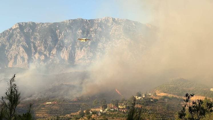 Firefighting efforts continue against wildfire in Antalya ANTALYA, TURKIYE - JULY 29: Aerial and ground crews battle a forest fire in the Alanya district of Antalya, Turkiye, on July 29, 2026. Mert Canturk Anadolu Antalya Turkey. Editorial use only. Please get in touch for any other usage.  Copyright: x2026xAnadoluxMertxCanturkx