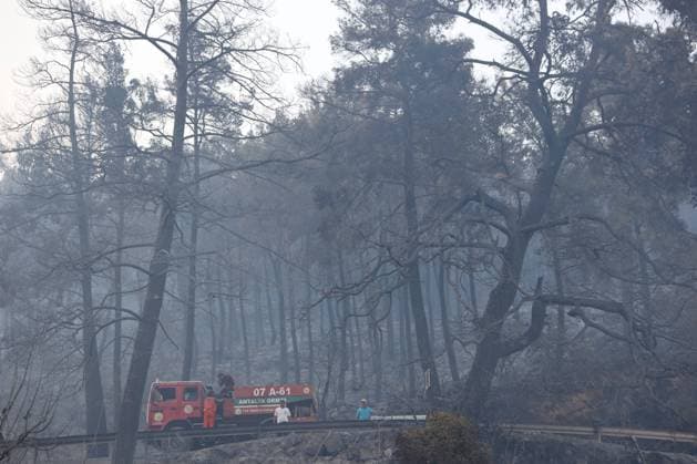 Firefighting efforts continue in Antalya s Kumluca ANTALYA, TURKIYE - JULY 29: Firefighters and Turkish General Directorate of Forestry teams continue their efforts to extinguish the fire that broke out in the forest area from air and land in Kumluca district of Antalya, Turkiye on July 29, 2026. Suleyman Elcin Anadolu Antalya Turkey. Editorial use only. Please get in touch for any other usage.  Copyright: x2026xAnadoluxSuleymanxElcinx