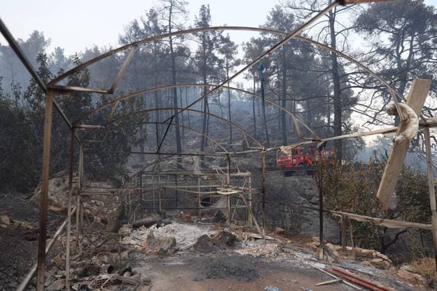 Firefighting efforts continue in Antalya s Kumluca ANTALYA, TURKIYE - JULY 29: General view of the destruction as firefighters and Turkish General Directorate of Forestry teams continue their efforts to extinguish the fire that broke out in the forest area from air and land in Kumluca district of Antalya, Turkiye on July 29, 2026. Suleyman Elcin Anadolu Antalya Turkey. Editorial use only. Please get in touch for any other usage.  Copyright: x2026xAnadoluxSuleymanxElcinx