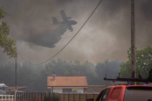 Marcheprime Fires PHOTOPQR SUD OUEST Laurent Theillet Marcheprime July 29, 2026 Fire between Marcheprime and Lanton on the road to Blagon, a day with the Landes firefighters monitoring the risk of fires reigniting in Marcheprime on July 29, 2026; photo by Laurent Theillet, Sud Ouest; Marcheprime, July 29, 2026; A day spent with the Landes fire brigade monitoring the risk of fires reigniting; Marcheprime, GIRONDE, France  Copyright: xPHOTOPQR SUDxOUEST MAXPPPxLaurentxTheilletx 20260729SDO7919 20260729SDO7919