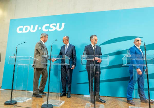 Söder + Merz + Frei + Hoffmann - Pressekonferenz nach der Fraktionssitzung. EUR, Deutschland, Berlin: 29.07.2026: (l-r) Markus Söder (CSU) Ministerpäsident des Freistaates Bayern, Bundeskanzler Friedrich Merz (CDU), Thorsten Frei (CDU) Vorsitzender der CDU CSU-Bundestagsfraktion und Alexander Hoffmann (CSU) stellv. Vorsitzender der CDU CSU-Bundestagsfraktion. Pressekonferenz nach der Fraktionssitzung. *** Söder, Merz, Frei, Hoffmann: Press Conference Following the Parliamentary Group Meeting, EUR, Germany, Berlin, July 29, 2026 Markus Söder (CSU), Minister-President of the Free State of Bavaria; Federal Chancellor Friedrich Merz (CDU); Thorsten Frei (CDU), Chair of the CDU CSU parliamentary group in the Bundestag, and Alexander Hof