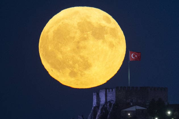 Full moon rises above Turkish capital Ankara ANKARA, TURKIYE - JULY 29: Full moon rises in the evening sky, creating a scenic view with the historic Ankara Castle in Ankara, Turkiye, on July 29, 2026. Ismail Kaplan Anadolu Ankara Turkey. Editorial use only. Please get in touch for any other usage.  Copyright: x2026xAnadoluxIsmailxKaplanx
