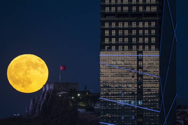 Full moon rises above Turkish capital Ankara ANKARA, TURKIYE - JULY 29: Full moon rises in the evening sky, creating a scenic view with the historic Ankara Castle in Ankara, Turkiye, on July 29, 2026. Ismail Kaplan Anadolu Ankara Turkey. Editorial use only. Please get in touch for any other usage.  Copyright: x2026xAnadoluxIsmailxKaplanx