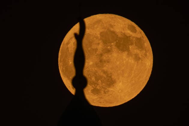 Full moon rises above Erbil ERBIL, IRAQ - JULY 29: Full moon rises in the evening sky creating a scenic view alongside the minaret of Jalil Khayat Mosque in Erbil, Iraq, on July 29, 2026. Ahsan Mohammed Ahmed Ahmed Anadolu Erbil Iraq. Editorial use only. Please get in touch for any other usage.  Copyright: x2026xAnadoluxAhsanxMohammedxAhmedxAhmedx