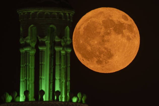 Full moon rises above Erbil ERBIL, IRAQ - JULY 29: Full moon rises in the evening sky creating a scenic view alongside the minaret of Jalil Khayat Mosque in Erbil, Iraq, on July 29, 2026. Ahsan Mohammed Ahmed Ahmed Anadolu Erbil Iraq. Editorial use only. Please get in touch for any other usage.  Copyright: x2026xAnadoluxAhsanxMohammedxAhmedxAhmedx