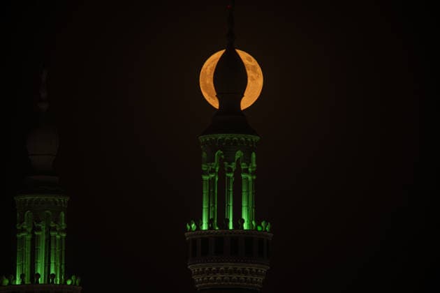 Full moon rises above Erbil ERBIL, IRAQ - JULY 29: Full moon rises in the evening sky creating a scenic view alongside the minaret of Jalil Khayat Mosque in Erbil, Iraq, on July 29, 2026. Ahsan Mohammed Ahmed Ahmed Anadolu Erbil Iraq. Editorial use only. Please get in touch for any other usage.  Copyright: x2026xAnadoluxAhsanxMohammedxAhmedxAhmedx
