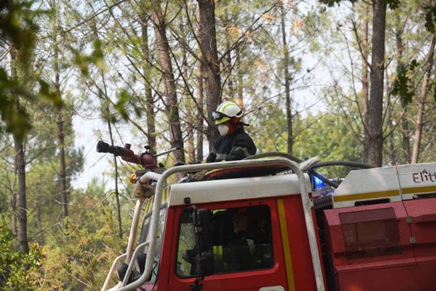 Firefighting efforts continue in Bordeaux BORDEAUX, FRANCE - JULY 29: Teams continue their efforts to extinguish the fire that broke out in the Lanton forest area from air and land in Bordeaux, France on July 29, 2026. Dragan Lekic Anadolu Bordeaux France. Editorial use only. Please get in touch for any other usage.  Copyright: x2026xAnadoluxDraganxLekicx