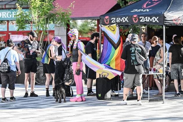 Mahnwache Queer in Herne ** NUR FÜR REDAKTIONELLE ZWECKE ** EDITORIAL USE ONLY **<p>Queer in Herne veranstaltet eine am Mittwoch, 29. Juli 2026 Mahnwache am Robert-Brauner-Platz in Herne anlässlich des Anschlages auf der CSD in Berlin. Deutschland NRW Herne Copyright: VladimirxWegener *** Queer Vigil in Herne ** FOR EDITORIAL USE ONLY ** EDITORIAL USE ONLY ** p Queer in Herne is organizing a vigil on Wednesday, July 29, 2026, at Robert Brauner Platz in Herne in response to the attack at the CSD in Berlin, Germany (North Rhine-Westphalia, Herne). Copyright VladimirxWegener Copyright: VladimirxWegener doc86xiz53y26t1e09f1o52 ,EDITORIAL USE ONLY