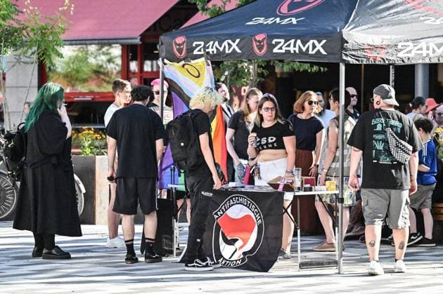 Mahnwache Queer in Herne ** NUR FÜR REDAKTIONELLE ZWECKE ** EDITORIAL USE ONLY **<p>Queer in Herne veranstaltet eine am Mittwoch, 29. Juli 2026 Mahnwache am Robert-Brauner-Platz in Herne anlässlich des Anschlages auf der CSD in Berlin. Deutschland NRW Herne Copyright: VladimirxWegener *** Queer Vigil in Herne ** FOR EDITORIAL USE ONLY ** EDITORIAL USE ONLY ** p Queer in Herne is organizing a vigil on Wednesday, July 29, 2026, at Robert Brauner Platz in Herne in response to the attack at the CSD in Berlin, Germany (North Rhine-Westphalia, Herne). Copyright VladimirxWegener Copyright: VladimirxWegener doc86xiz598r6818qoga1nat ,EDITORIAL USE ONLY