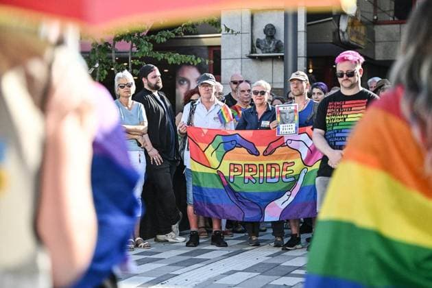 Mahnwache Queer in Herne ** NUR FÜR REDAKTIONELLE ZWECKE ** EDITORIAL USE ONLY **<p>Queer in Herne veranstaltet eine am Mittwoch, 29. Juli 2026 Mahnwache am Robert-Brauner-Platz in Herne anlässlich des Anschlages auf der CSD in Berlin. Deutschland NRW Herne Copyright: VladimirxWegener *** Queer Vigil in Herne ** FOR EDITORIAL USE ONLY ** EDITORIAL USE ONLY ** p Queer in Herne is organizing a vigil on Wednesday, July 29, 2026, at Robert Brauner Platz in Herne in response to the attack at the CSD in Berlin, Germany (North Rhine-Westphalia, Herne). Copyright VladimirxWegener Copyright: VladimirxWegener doc86xiz6zqu92xpdenui0 ,EDITORIAL USE ONLY